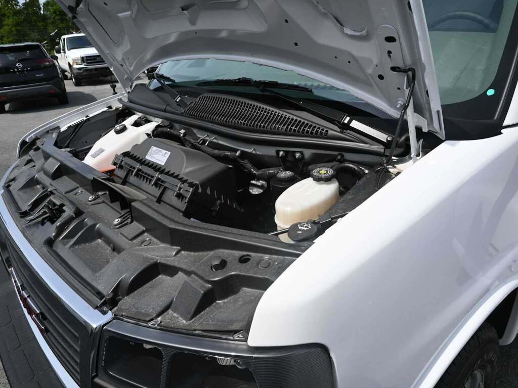 2023 GMC Savana Cutaway 4500 Van