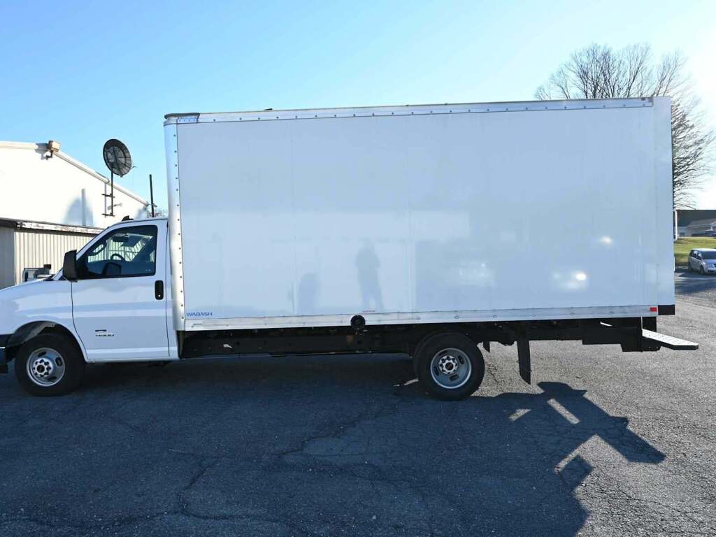 2023 GMC Savana Cutaway 4500 Van