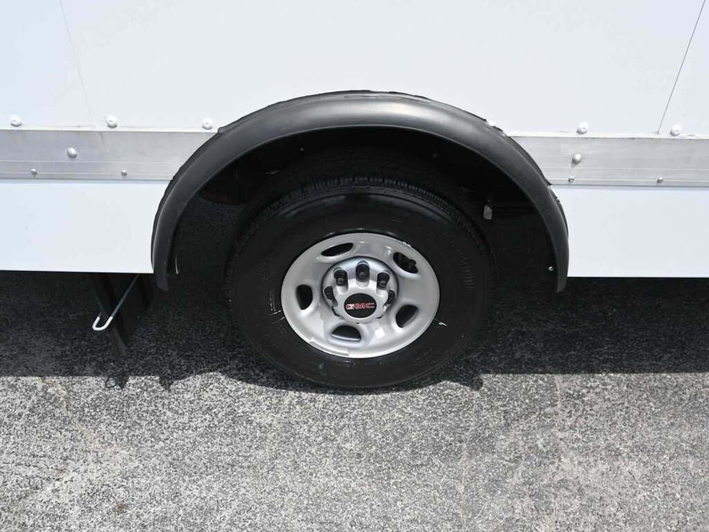 2023 GMC Savana Cutaway Work Van