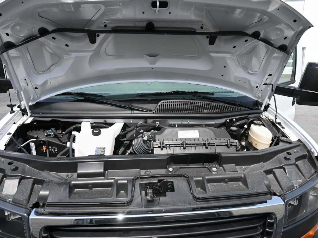 2023 GMC Savana Cutaway 4500 Van