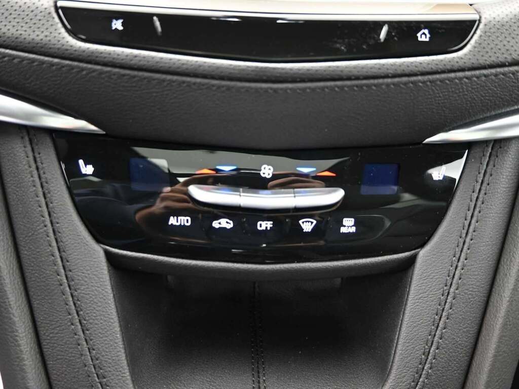 2025 Cadillac XT6 AWD Luxury