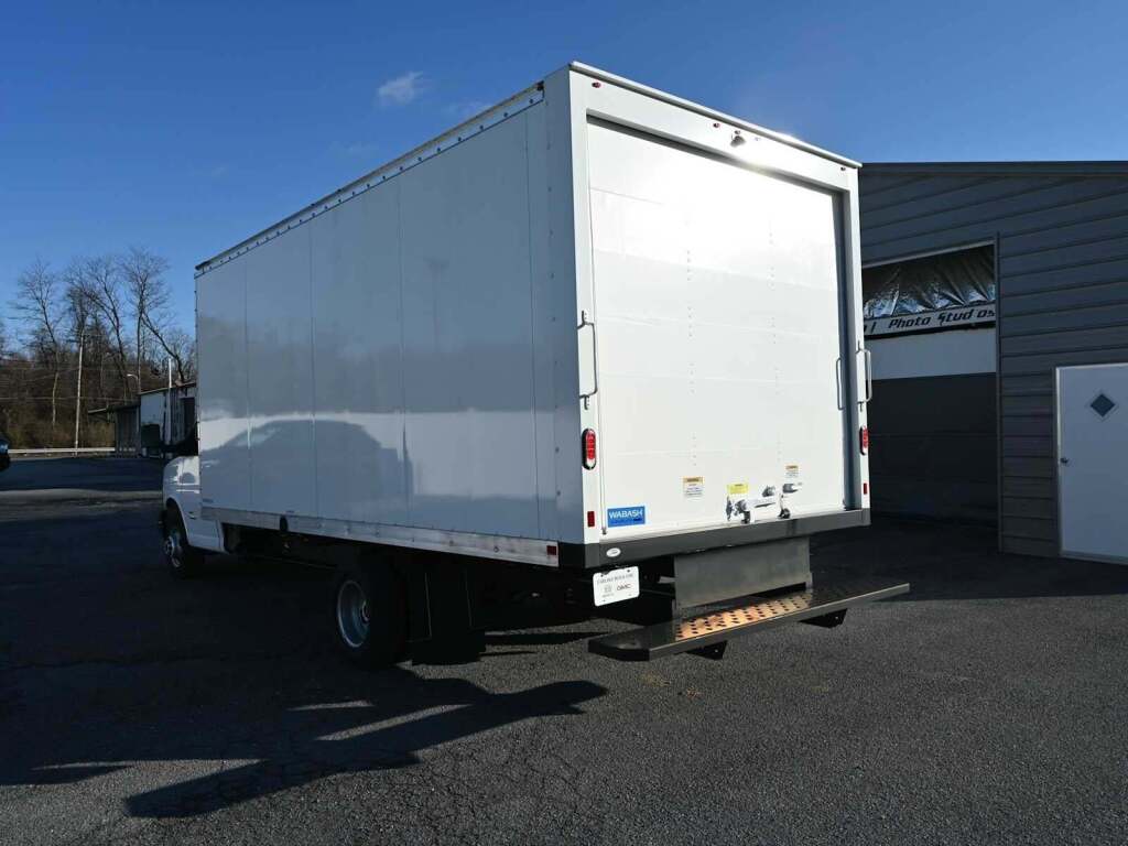 2023 GMC Savana Cutaway 4500 Van