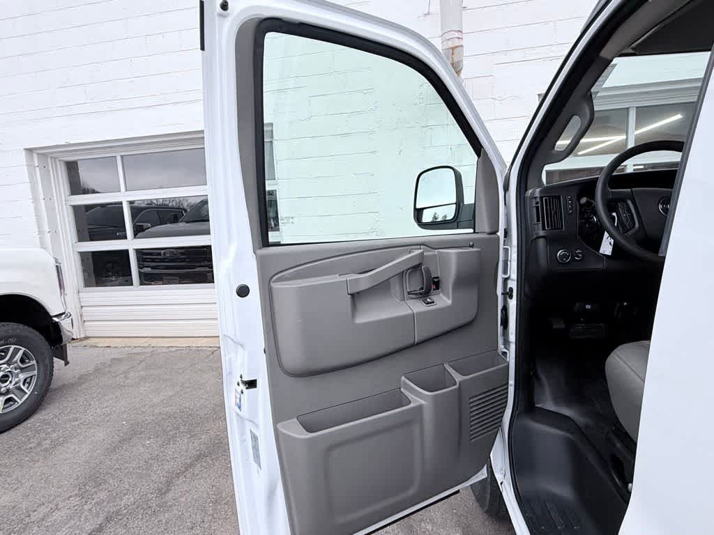 2025 GMC Savana Cargo RWD 3500 Extended Wheelbase Work Van