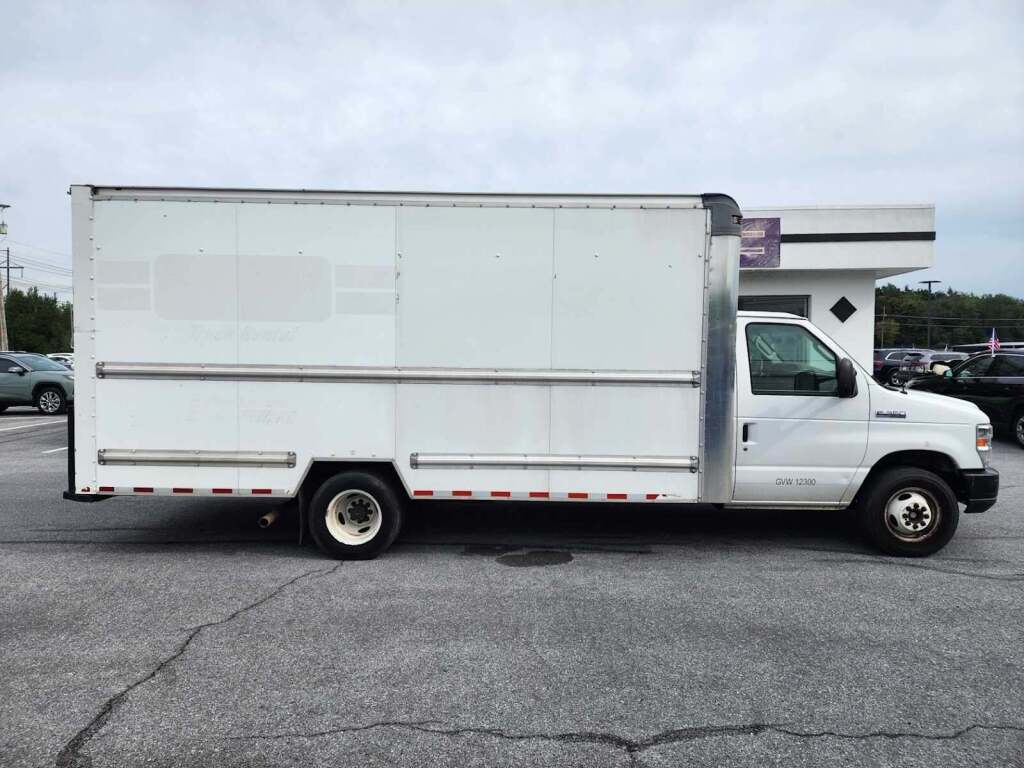 2018 Ford E-350 Cutaway 