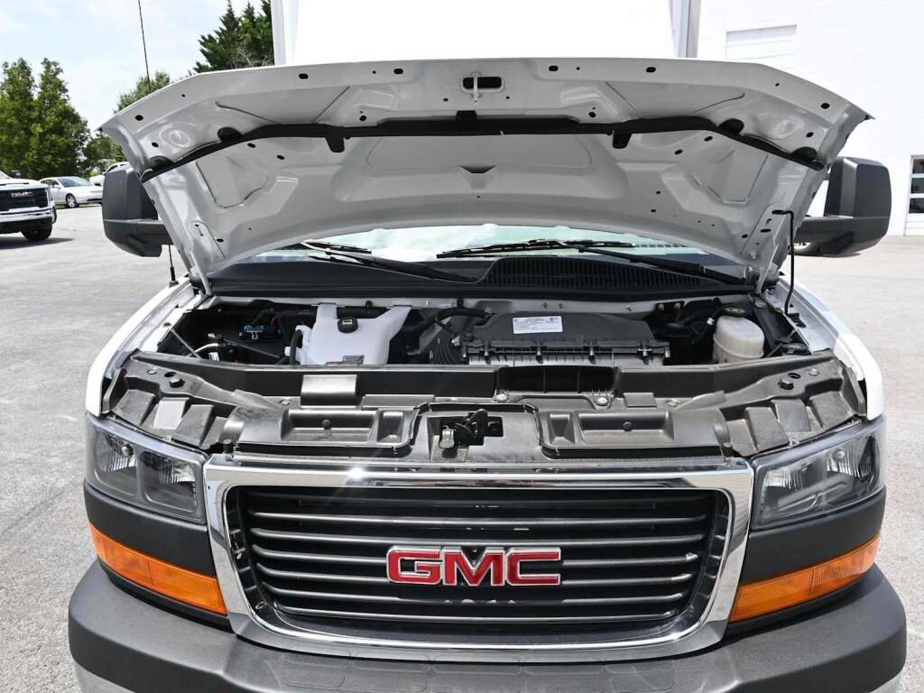 2023 GMC Savana Cutaway Work Van