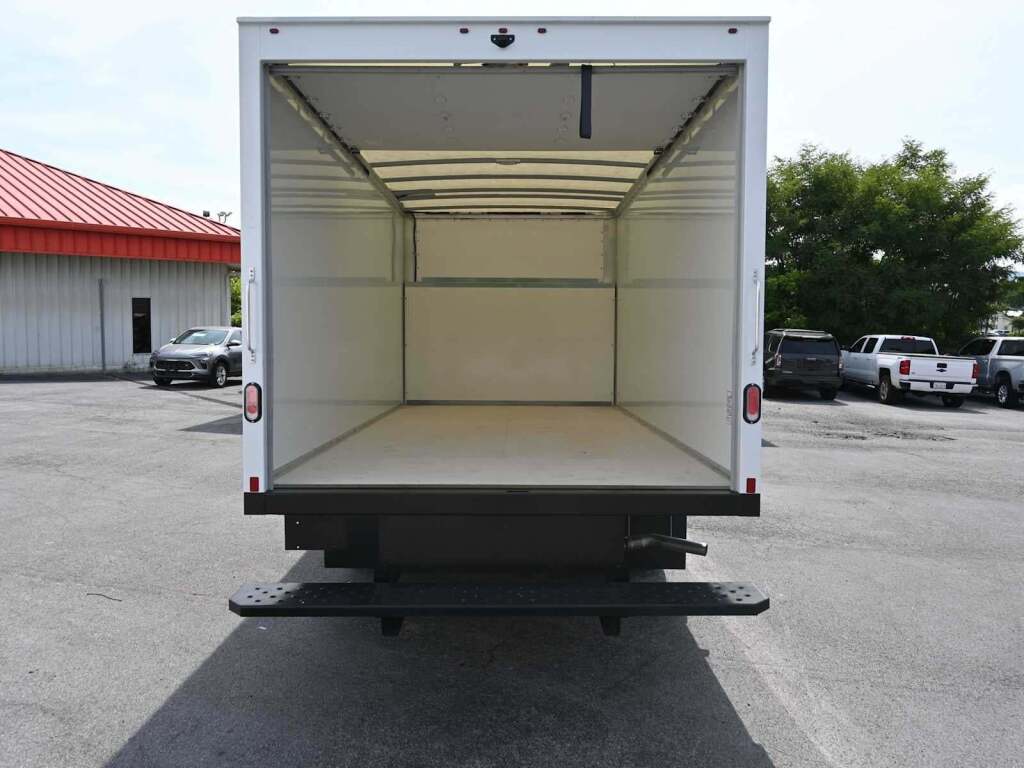 2023 GMC Savana Cutaway 4500 Van