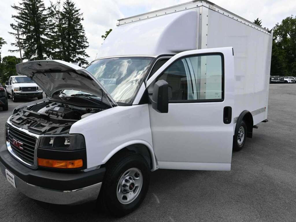 2023 GMC Savana Cutaway Work Van