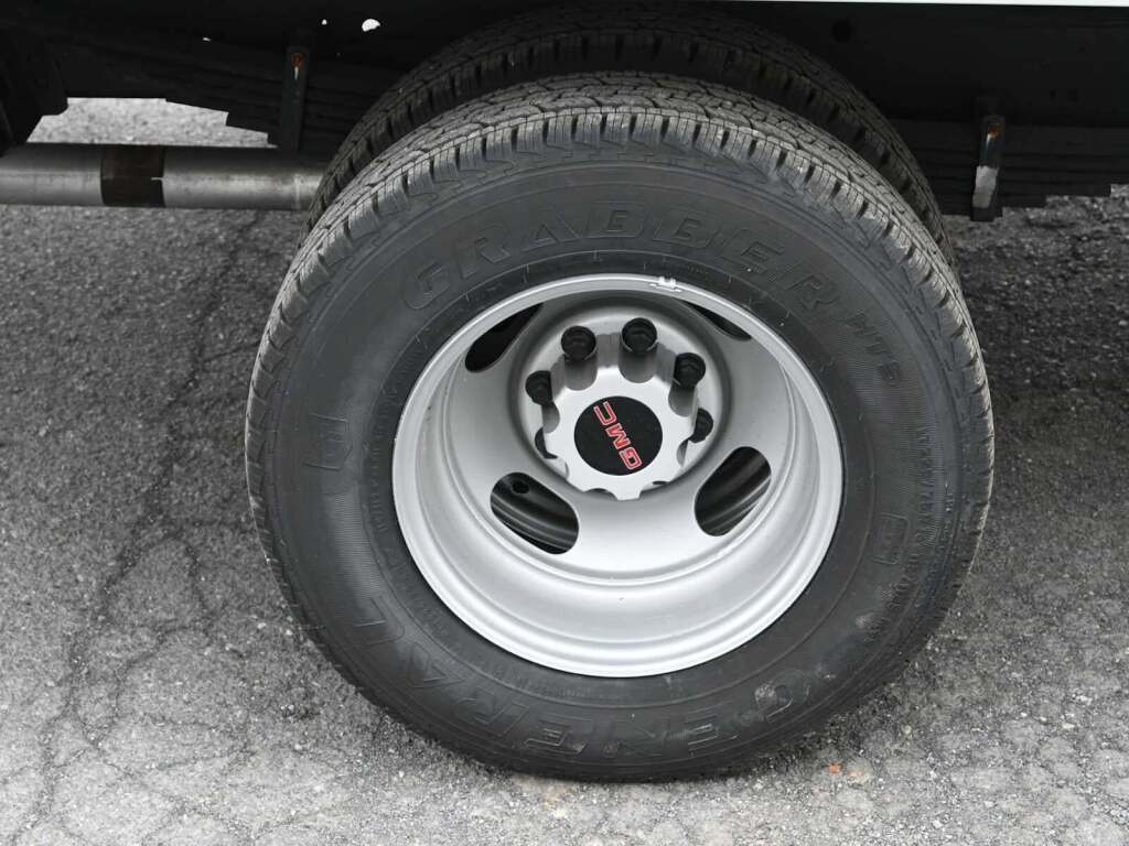 2023 GMC Savana Cutaway 4500 Van