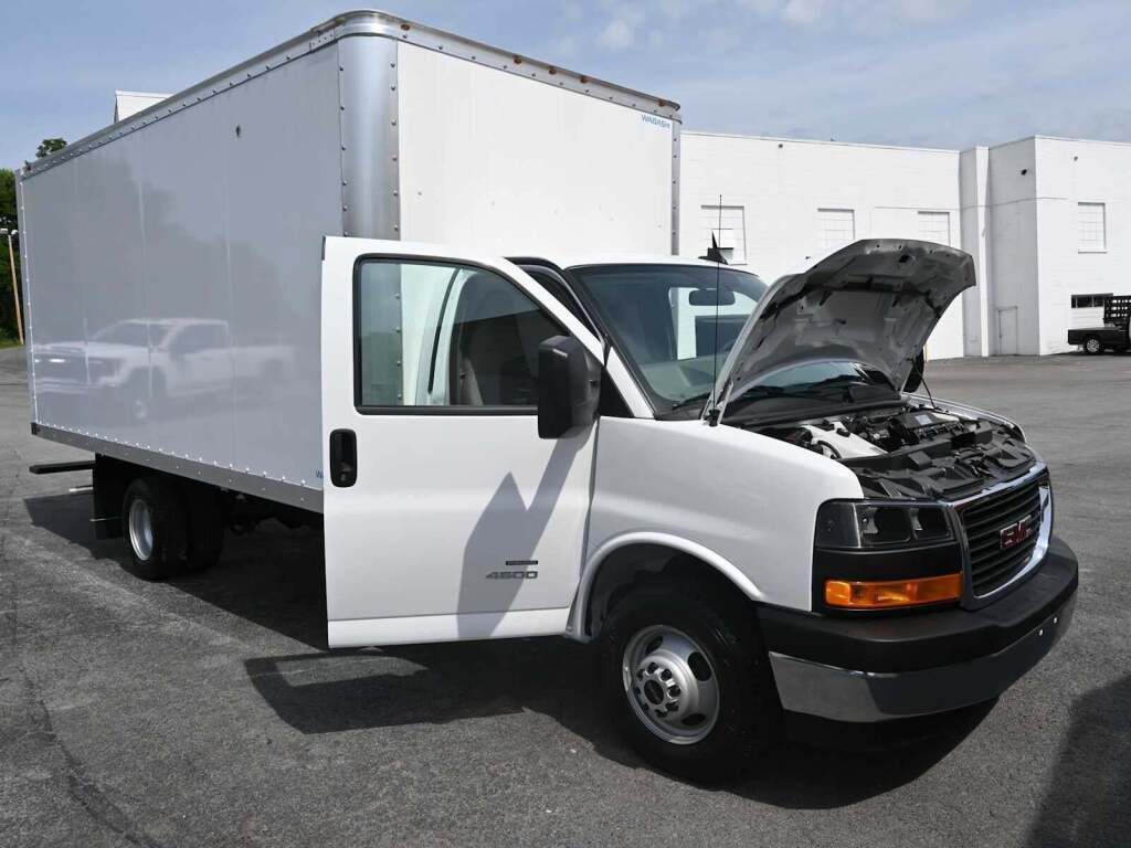 2023 GMC Savana Cutaway 4500 Van
