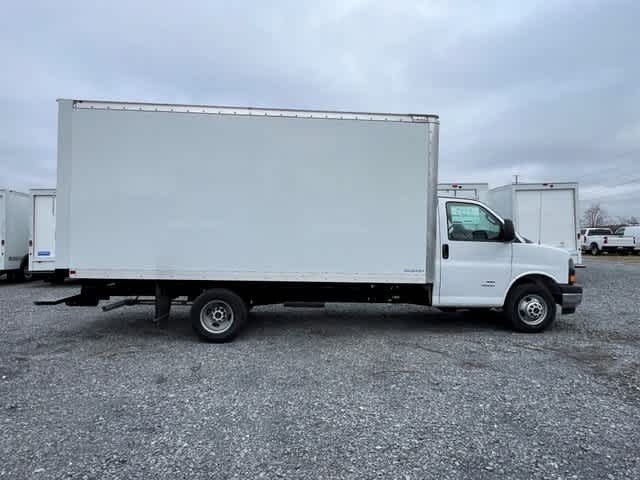 2023 GMC Savana Cutaway 4500 Van