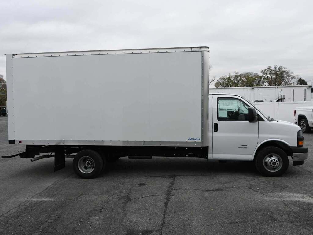 2023 GMC Savana Cutaway 4500 Van