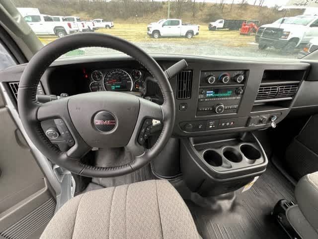 2023 GMC Savana Cutaway 4500 Van