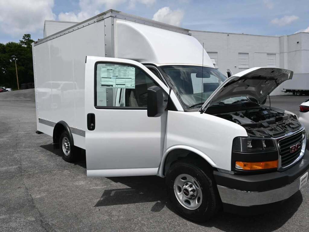 2023 GMC Savana Cutaway Work Van