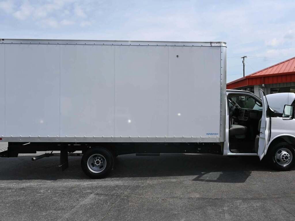 2023 GMC Savana Cutaway 4500 Van