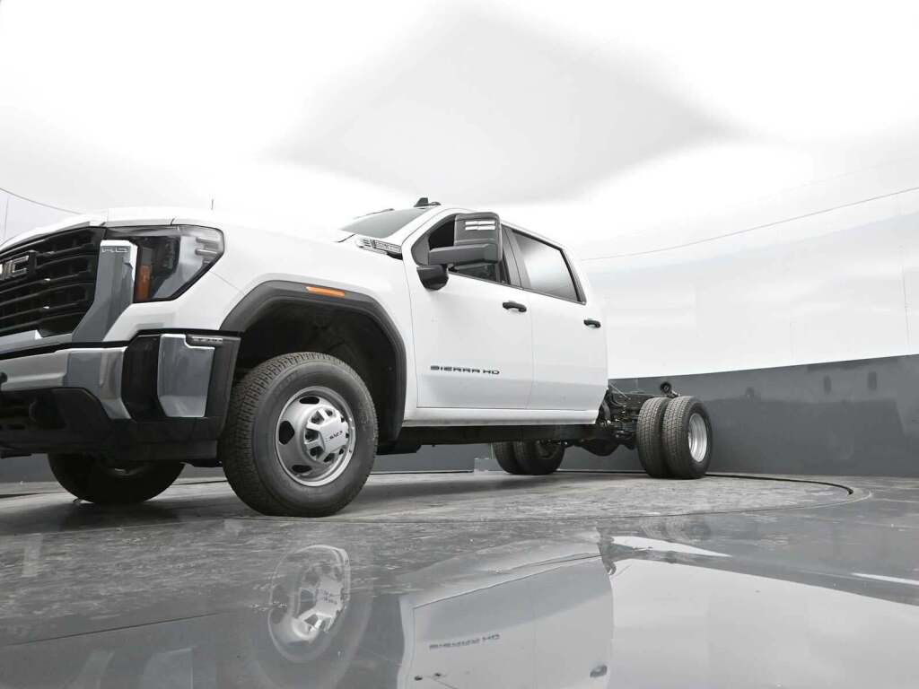 2025 GMC Sierra 3500HD Chassis Pro