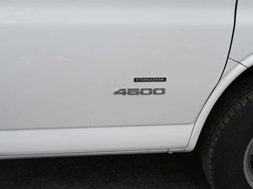 2023 GMC Savana Cutaway 4500 Van