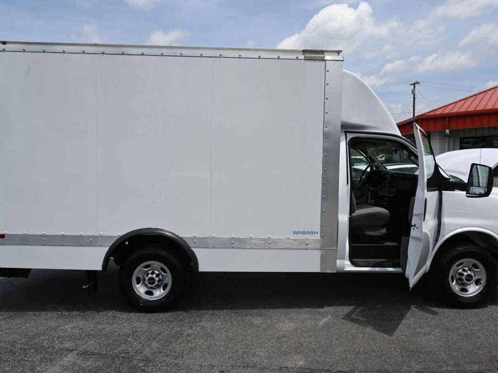 2023 GMC Savana Cutaway Work Van