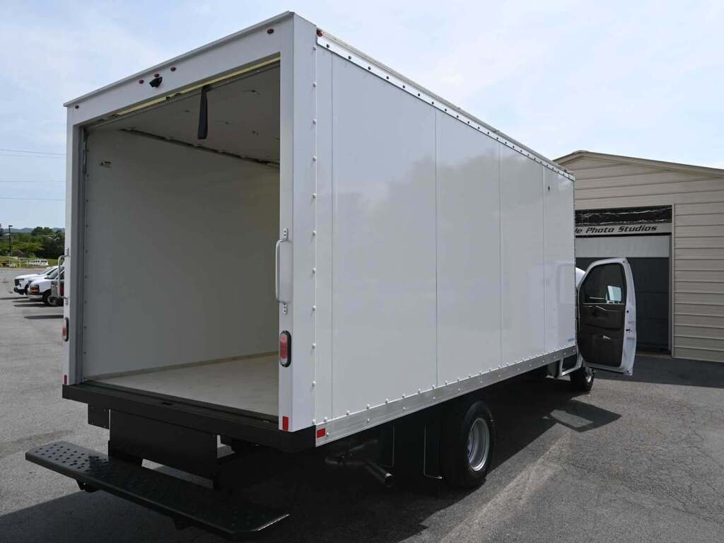 2023 GMC Savana Cutaway 4500 Van