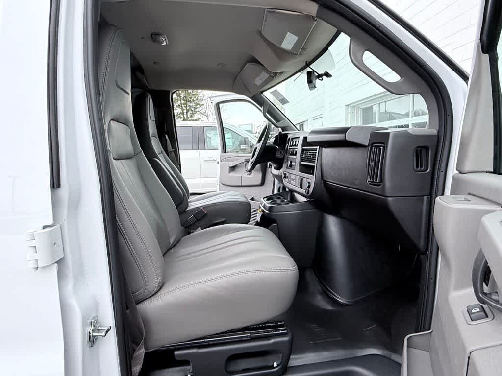 2025 GMC Savana Cargo RWD 3500 Extended Wheelbase Work Van