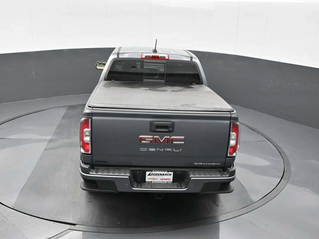 2022 GMC Canyon 4WD Crew Cab Short Box Denali
