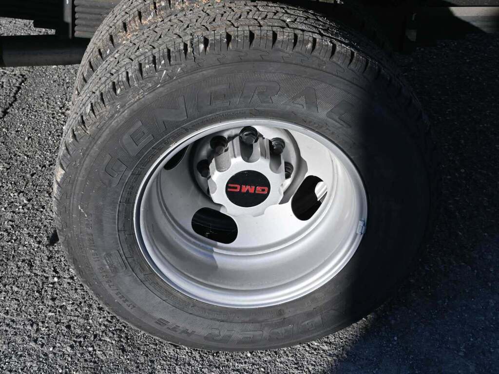 2023 GMC Savana Cutaway 4500 Van