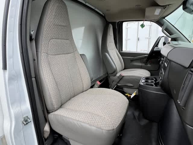 2023 GMC Savana Cutaway 4500 Van