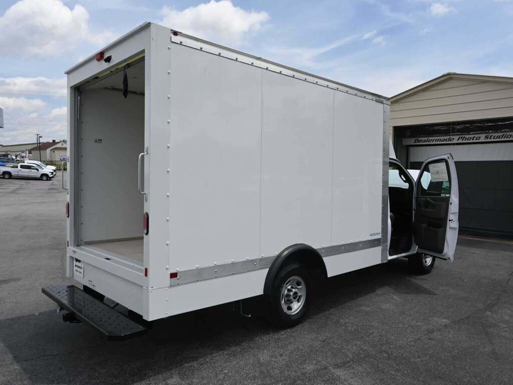 2023 GMC Savana Cutaway Work Van