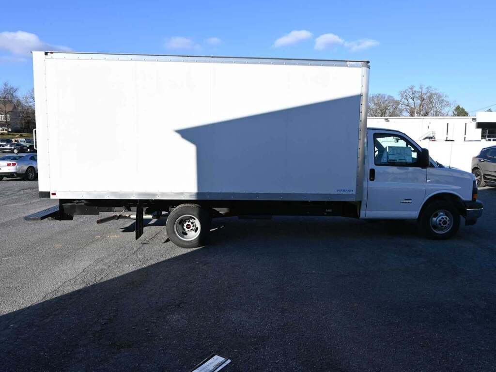 2023 GMC Savana Cutaway 4500 Van