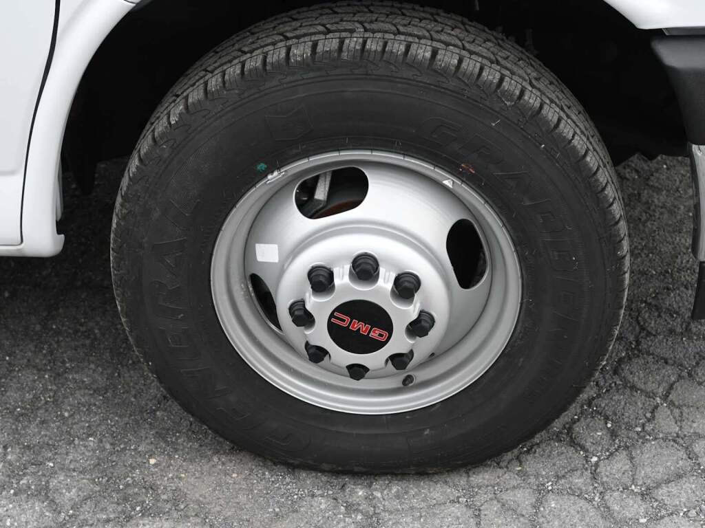 2023 GMC Savana Cutaway 4500 Van