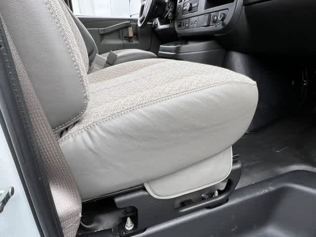 2023 GMC Savana Cutaway 4500 Van