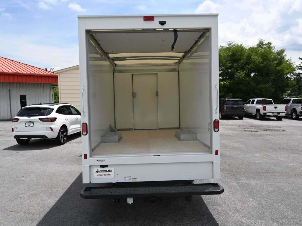 2023 GMC Savana Cutaway Work Van