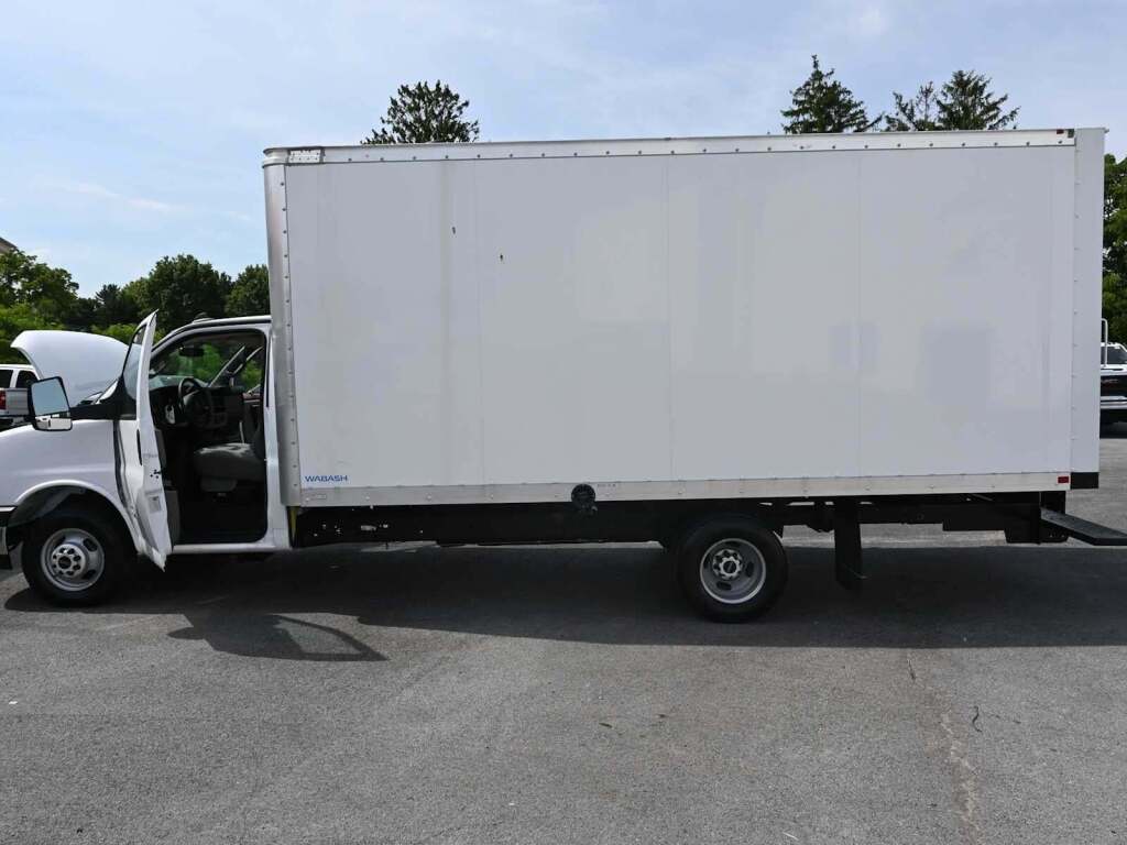 2023 GMC Savana Cutaway 4500 Van