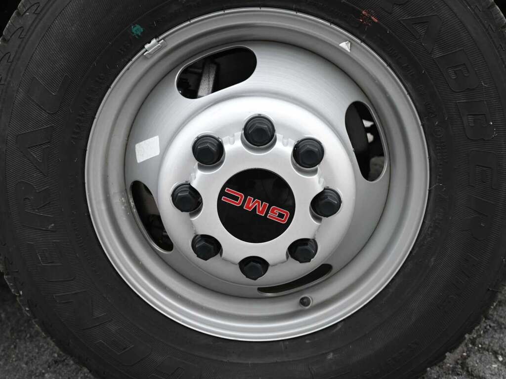 2023 GMC Savana Cutaway 4500 Van