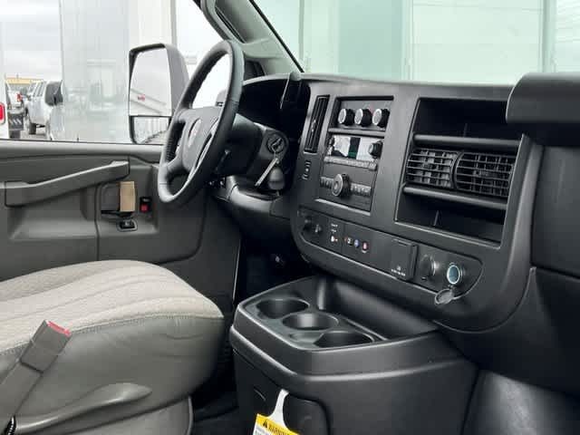 2023 GMC Savana Cutaway 4500 Van