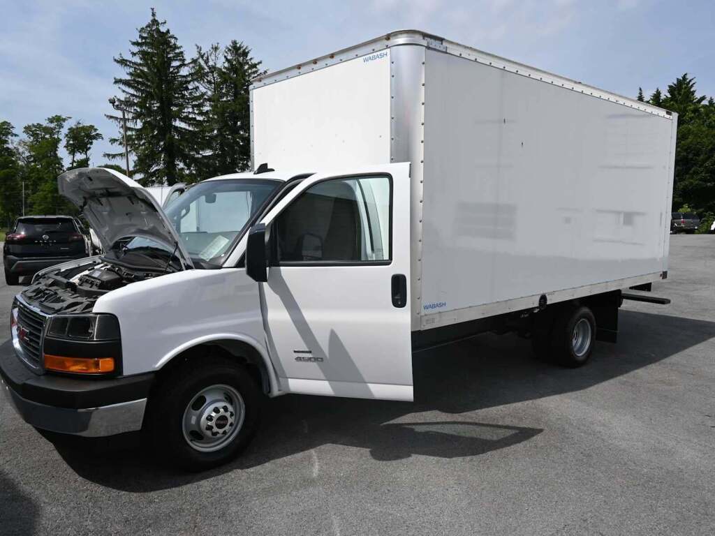 2023 GMC Savana Cutaway 4500 Van