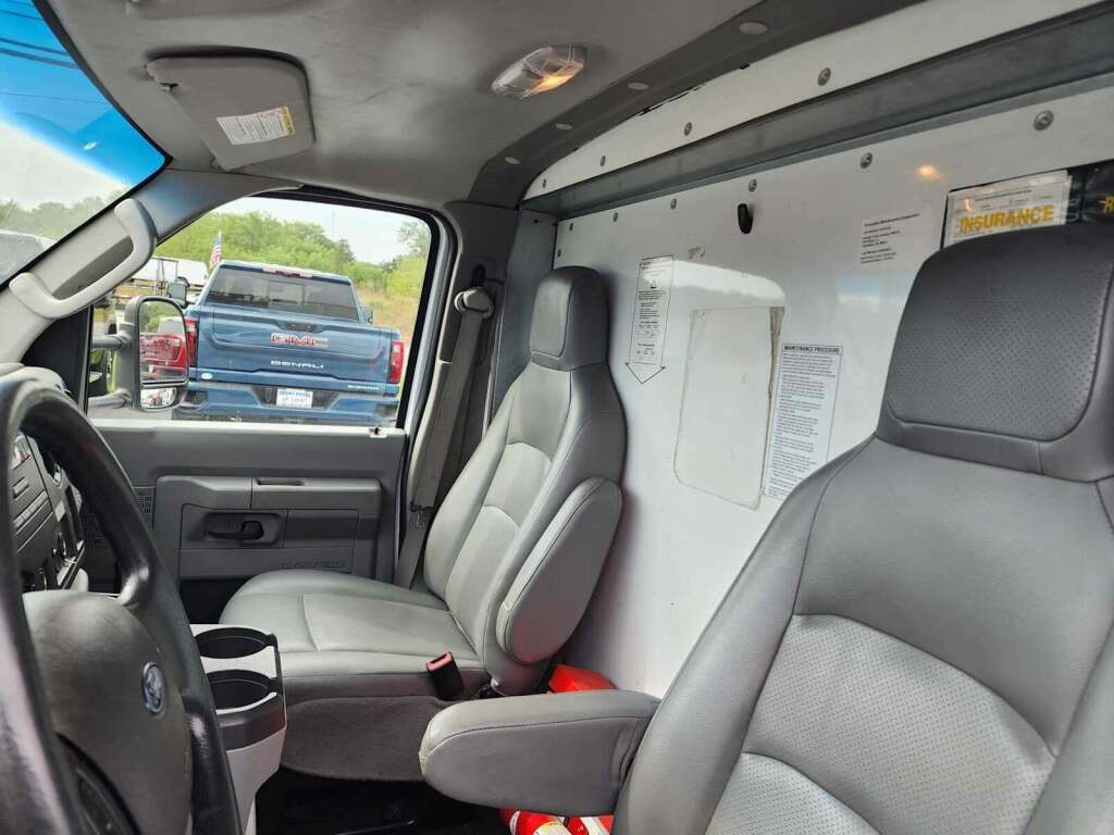 2018 Ford E-350 Cutaway 