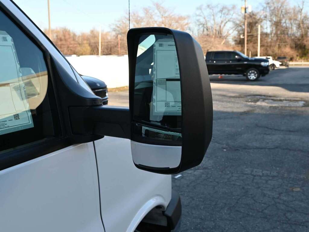 2023 GMC Savana Cutaway 4500 Van