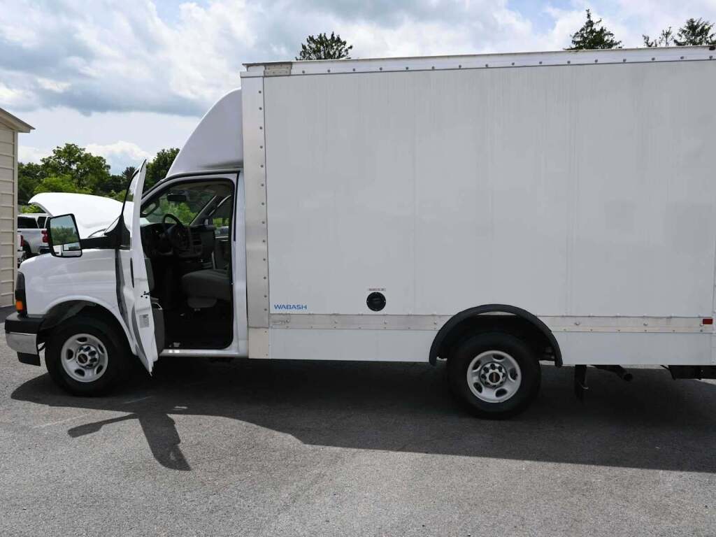 2023 GMC Savana Cutaway Work Van