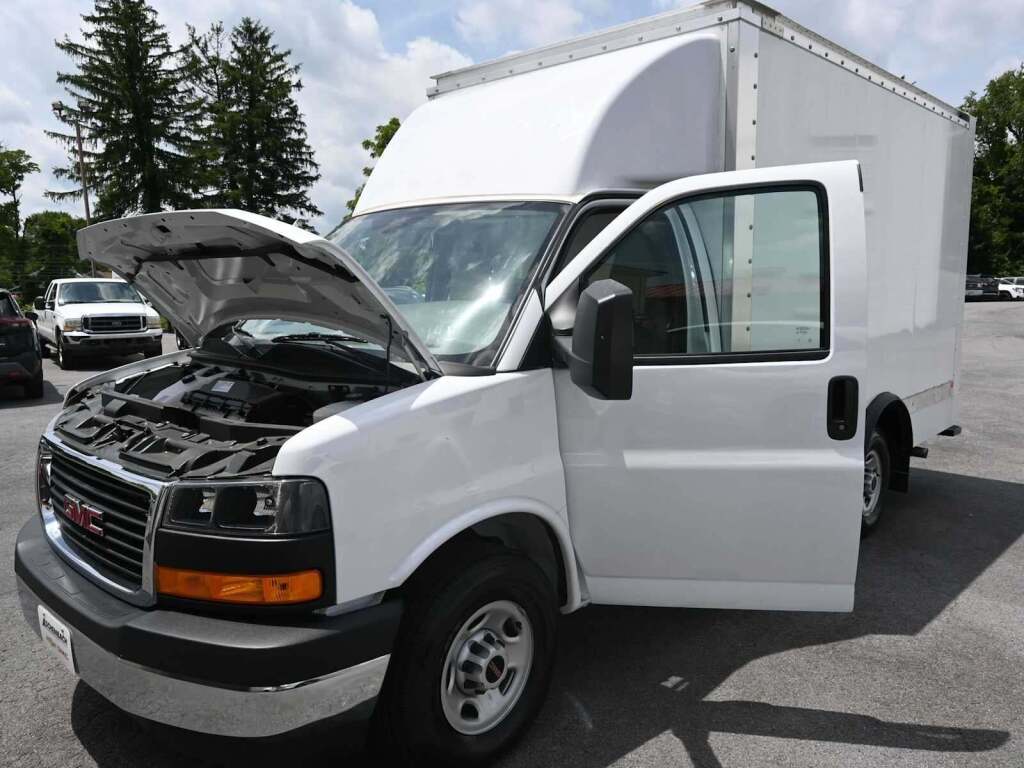2023 GMC Savana Cutaway Work Van