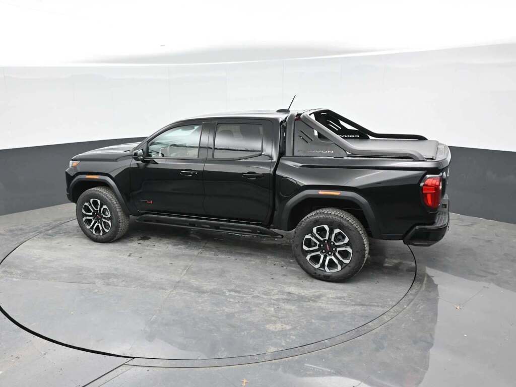 2025 GMC Canyon 4WD AT4