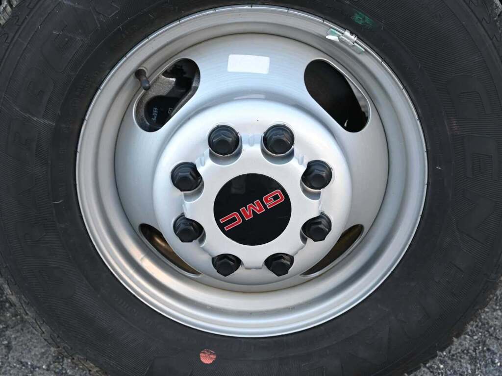 2023 GMC Savana Cutaway 4500 Van