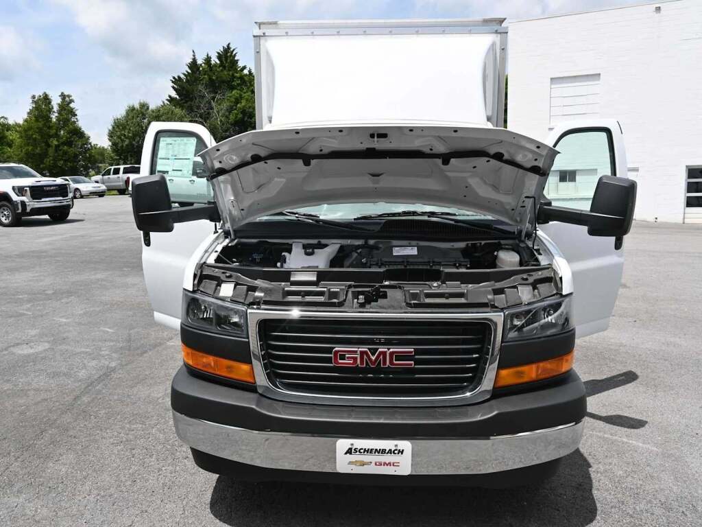 2023 GMC Savana Cutaway Work Van