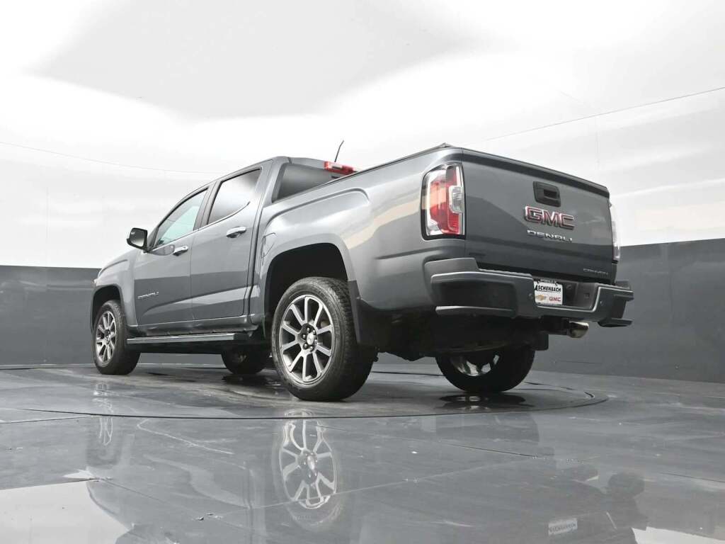 2022 GMC Canyon 4WD Crew Cab Short Box Denali