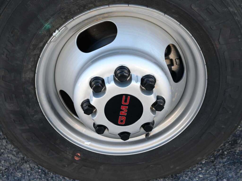 2023 GMC Savana Cutaway 4500 Van