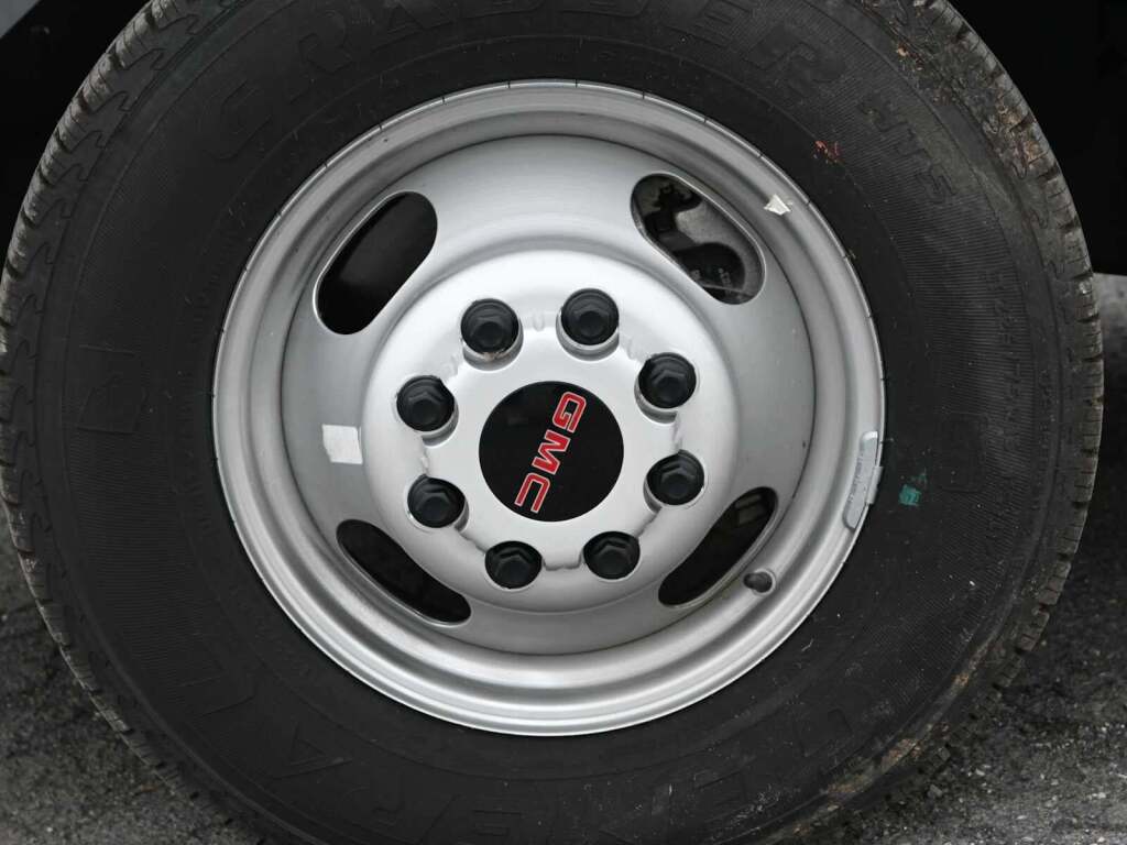 2023 GMC Savana Cutaway 4500 Van