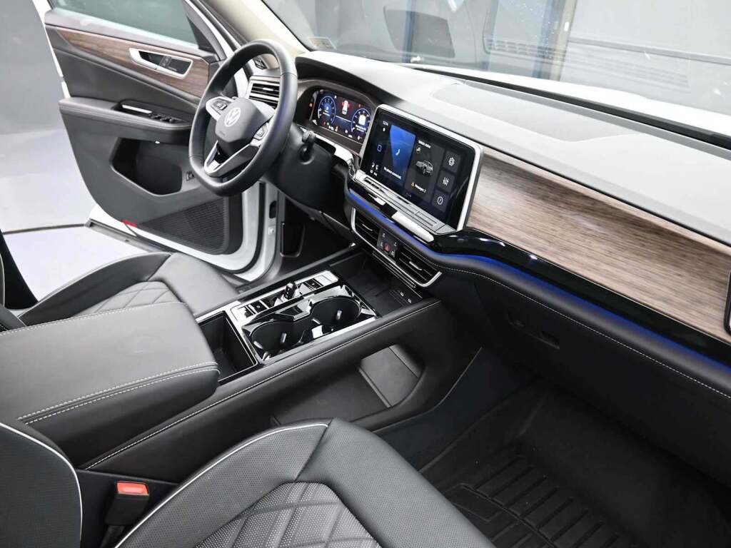 2025 Volkswagen Atlas 2.0T SEL Premium R-Line