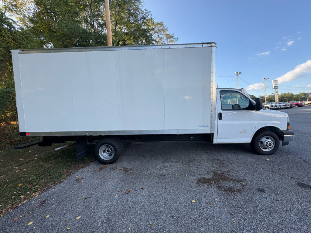 2023 GMC Savana Cutaway 4500 Van