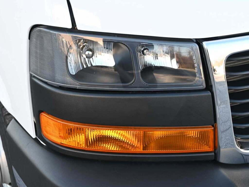 2023 GMC Savana Cutaway 4500 Van