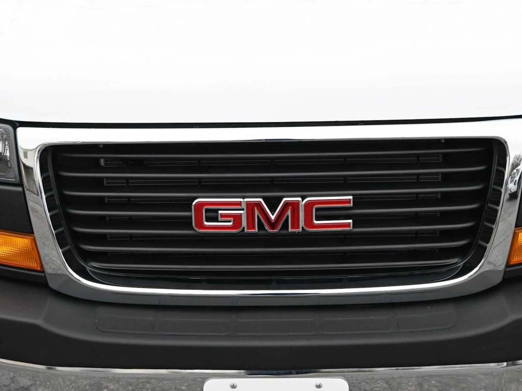 2023 GMC Savana Cutaway 4500 Van