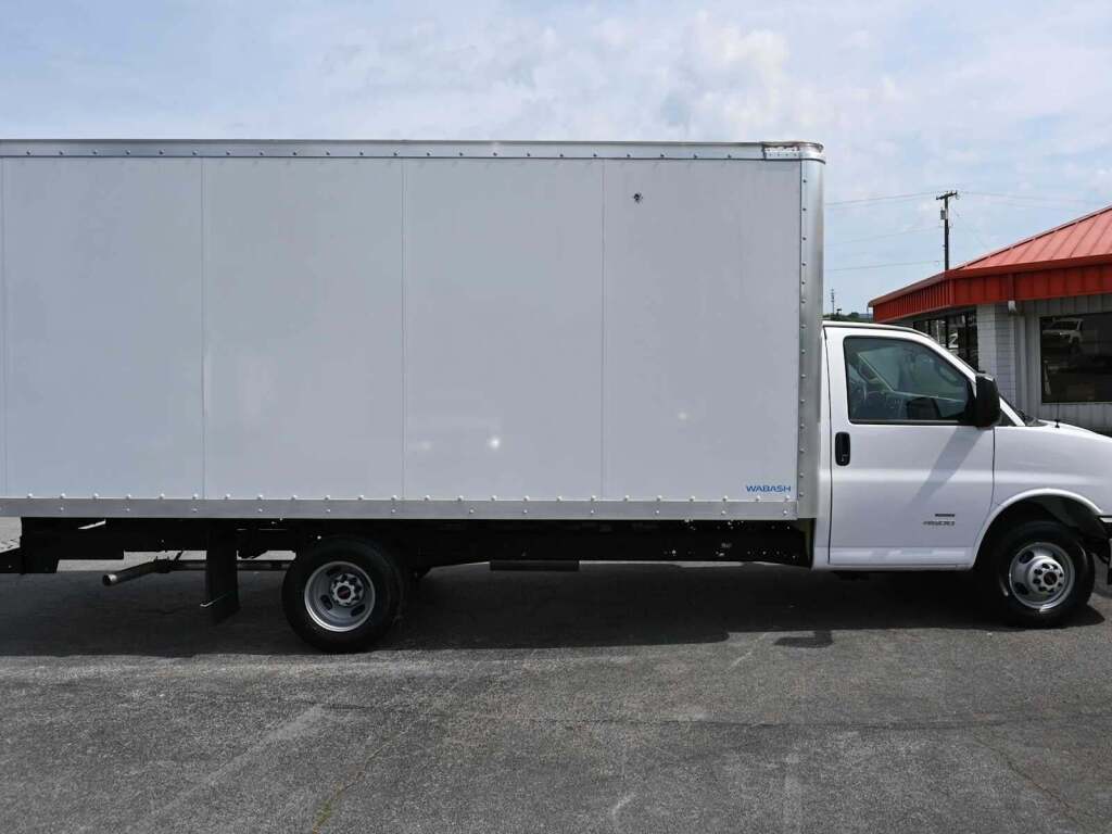 2023 GMC Savana Cutaway 4500 Van